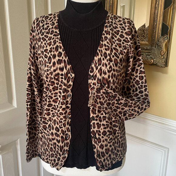 Women's Apt 9 Size M Cardigan Sweater Leopard Print Long Sleeve 84% Soft Cotton - Picture 3 of 9